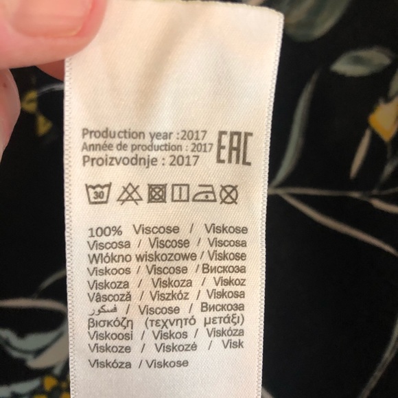 Vila Clothing Bird floral Ruffle Printed Top - Picture 8 of 8